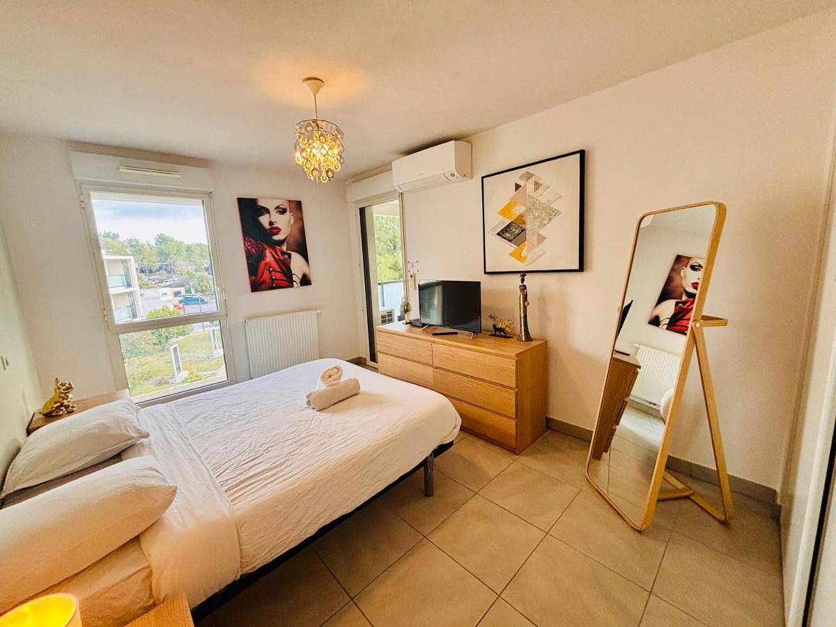 Appartement entier, Two-Bedroom Deluxe Apartment with Balcony in Le Crès, Côte méditerranéenne (France)