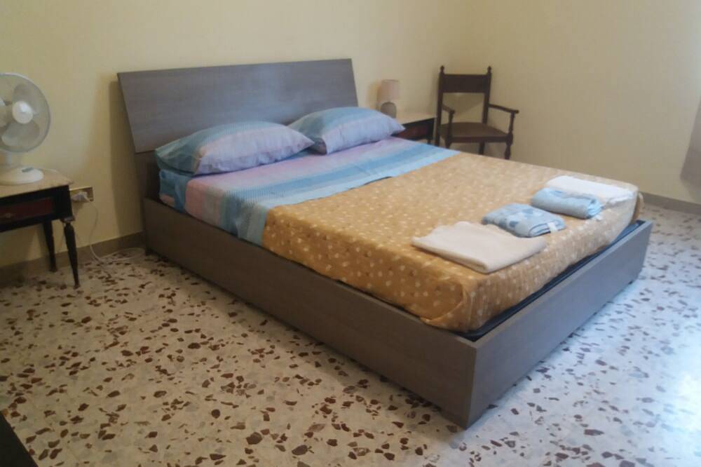 Entire apartment, Stately apartment in Messina, Messina Province
