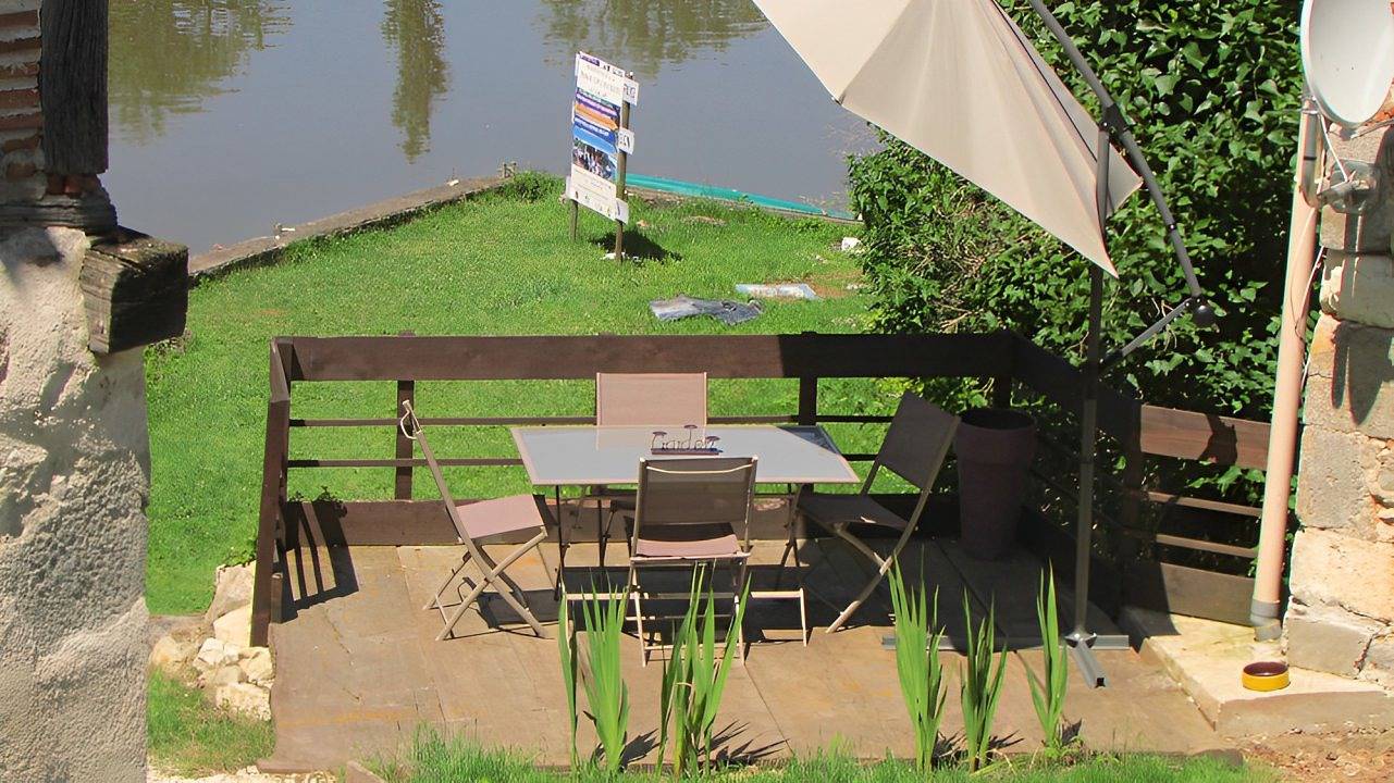 Gite de Pêche "Le Passage" au bord du Lot pour amateurs de pêche. in Penne-d'Agenais, Région de Villeneuve-sur-Lot