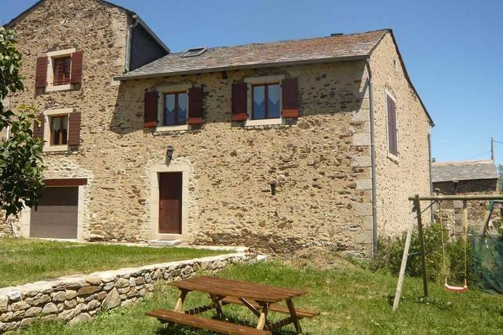 Location de vacances pour 13 personnes, avec jardin à Dorres