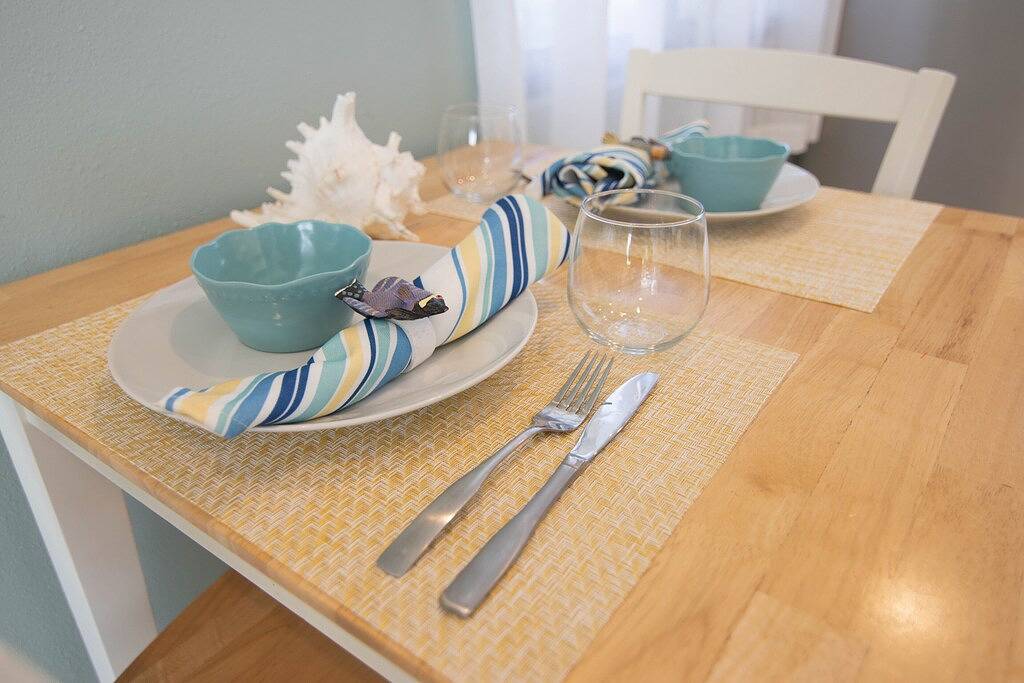 Ganze Wohnung, Adorable two bedroom one bath condo\nwalk to the beach and st Armand’s circle in Lido Key, Sarasota