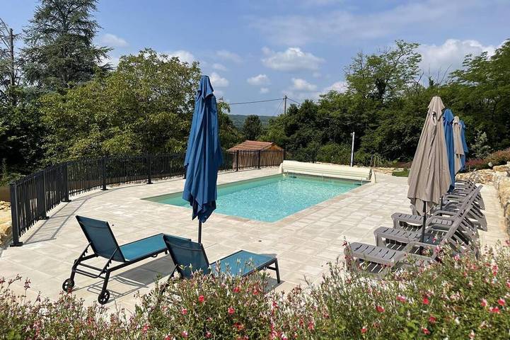 Gîte pour 6 personnes, avec Terrasse ainsi que Jardin et Piscine