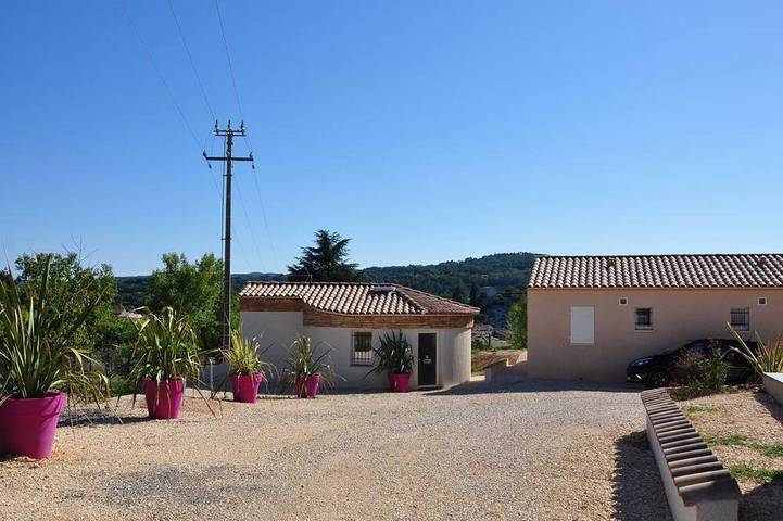 Gîte de vacances "Aiguéze" dans une résidence avec piscine in Saint-Martin-d'Ardèche, Gorges de l’Ardèche