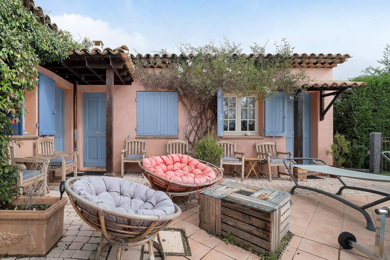 Chambre d’hôtes « Olive » avec piscine partagée, Wi-Fi et climatisation in Tourrettes-sur-Loup, Côte méditerranéenne (France)