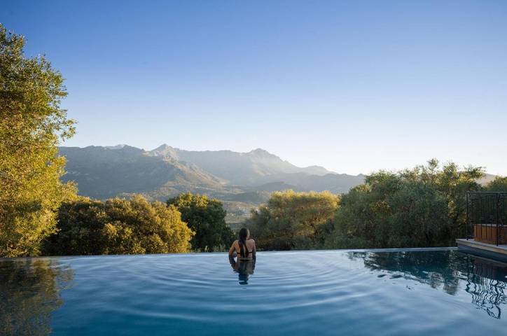 Hôtel pour 2 personnes, avec piscine et jacuzzi ainsi que sauna et jardin