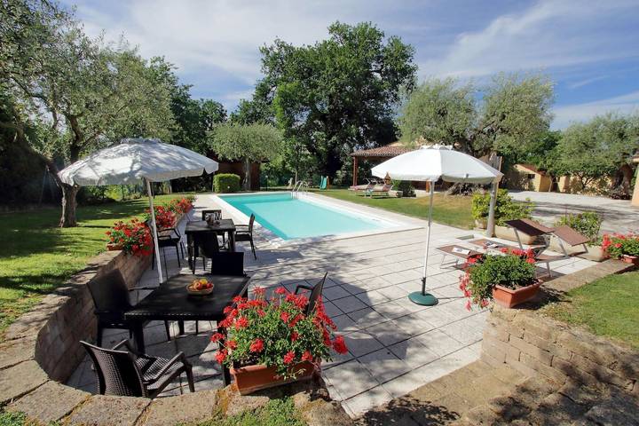 Casa vacanza per 8 persone, con Giardino e Piscina nonché Vista lago a Cingoli