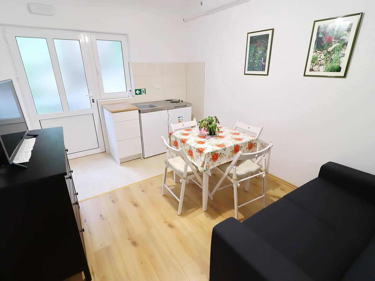 Ganze Wohnung, Apartments Nodilo - Standard One Bedroom Apartment with Balcony and Sea View (Apt 2) in Mljet