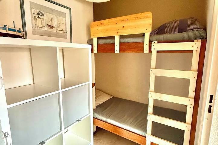 Appartement entier, Appartement avec terrasse ensoleillé, garage fermé et piscine - plage à 120m in Bormes-les-Mimosas, Parc national de Port-Cros
