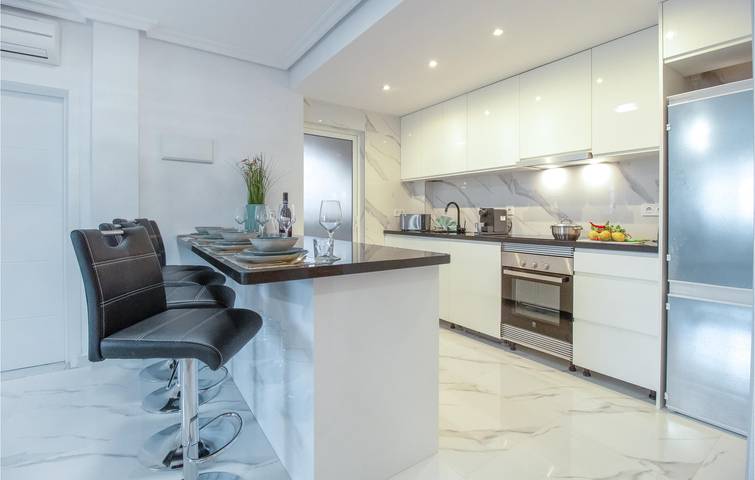 Apartamento con terraza junto a la piscina: A 1,5 km de la playa in Orihuela, Costa Blanca