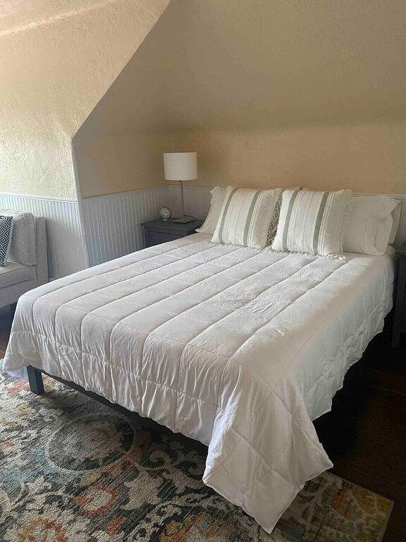 Ganze Wohnung, Private Top Floor in Historic Home in Kenton County