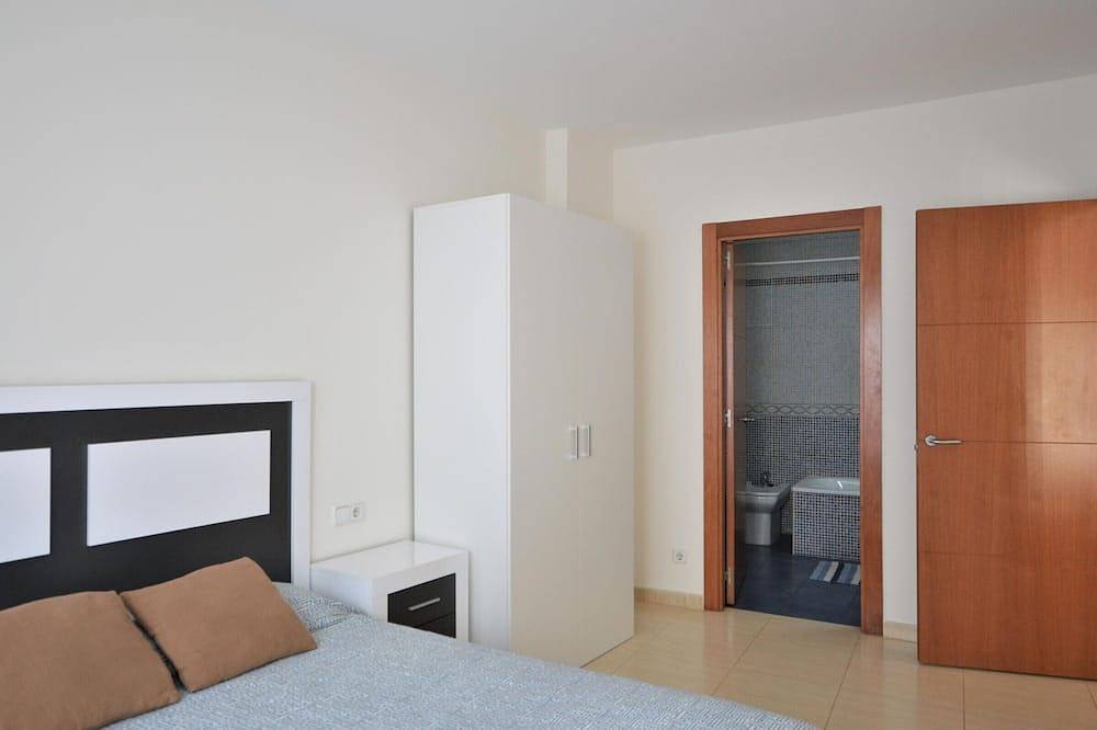 Apartamento entero, Apartamento en Sant Pere Pescador: 3 habitaciones, A/A, jardín y piscina comunitarios in San Pedro Pescador, Alt Empordà