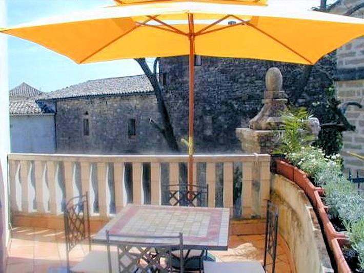 Gîte pour 2 personnes, avec piscine et jardin à Montaren-et-Saint-Médiers