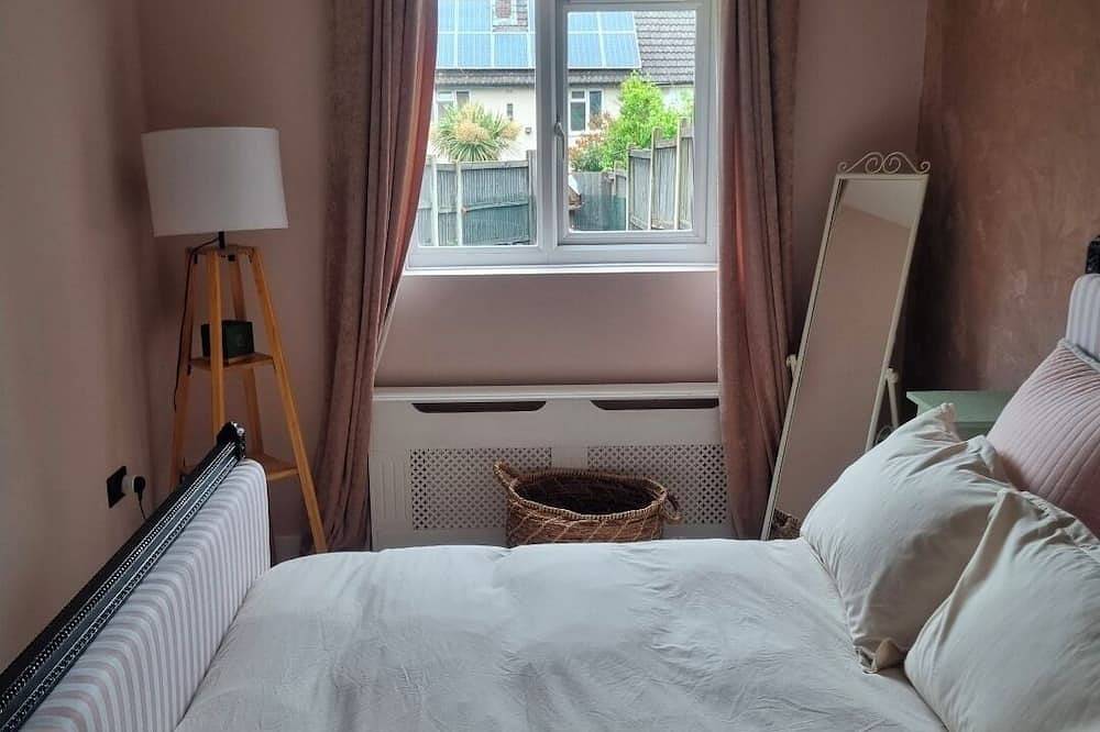 Entire apartment, Boutique ground floor maisonette with private garden. Pet friendly! in Colchester, Essex