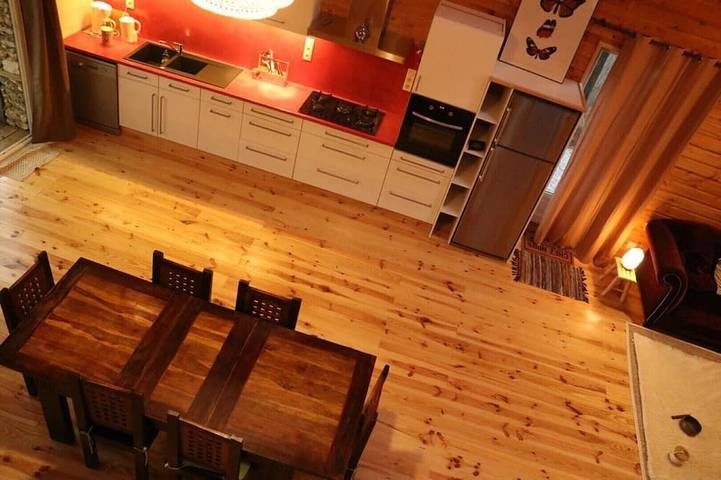 Gîte pour 10 personnes, avec jardin ainsi que jacuzzi et piscine, animaux acceptés