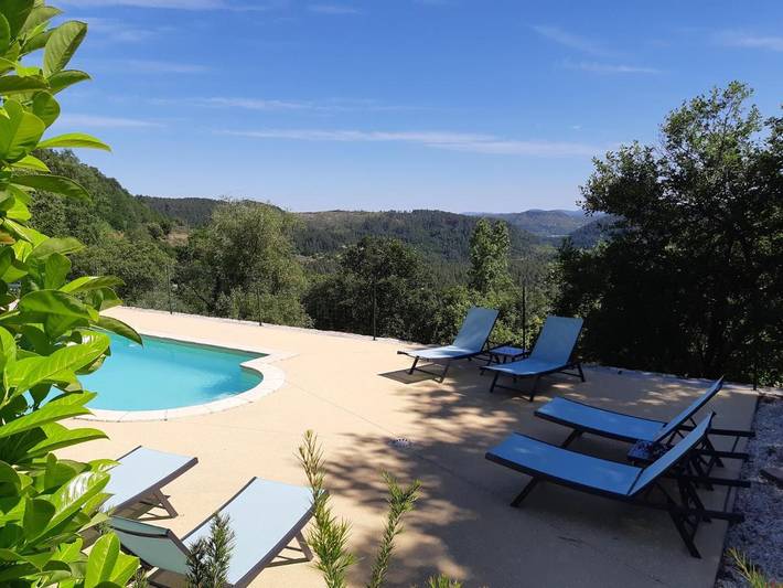 Location de vacances pour 6 personnes, avec terrasse et piscine ainsi que vue et jardin, animaux acceptés à Saint-Pierre-Saint-Jean - 2