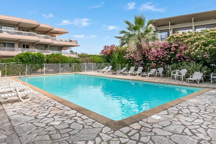 Appartement entier, Studio Near Beach, Sea View & Garage in Antibes, Côte méditerranéenne (France)