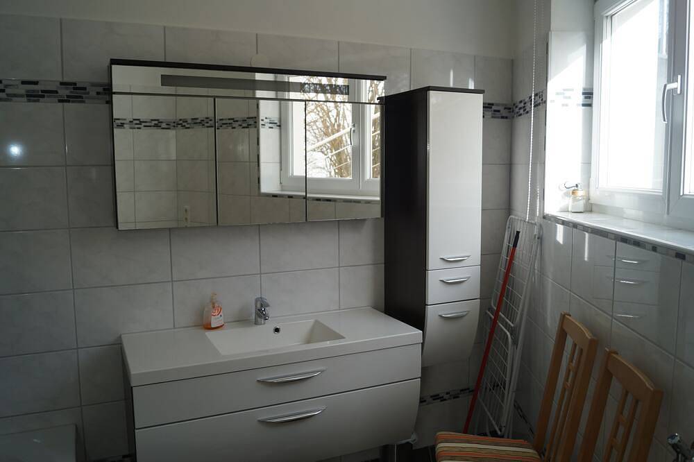 Ganze Wohnung, Ruhiges, modernes Apartment mit Seeblick in Gmunden, Bezirk Gmunden