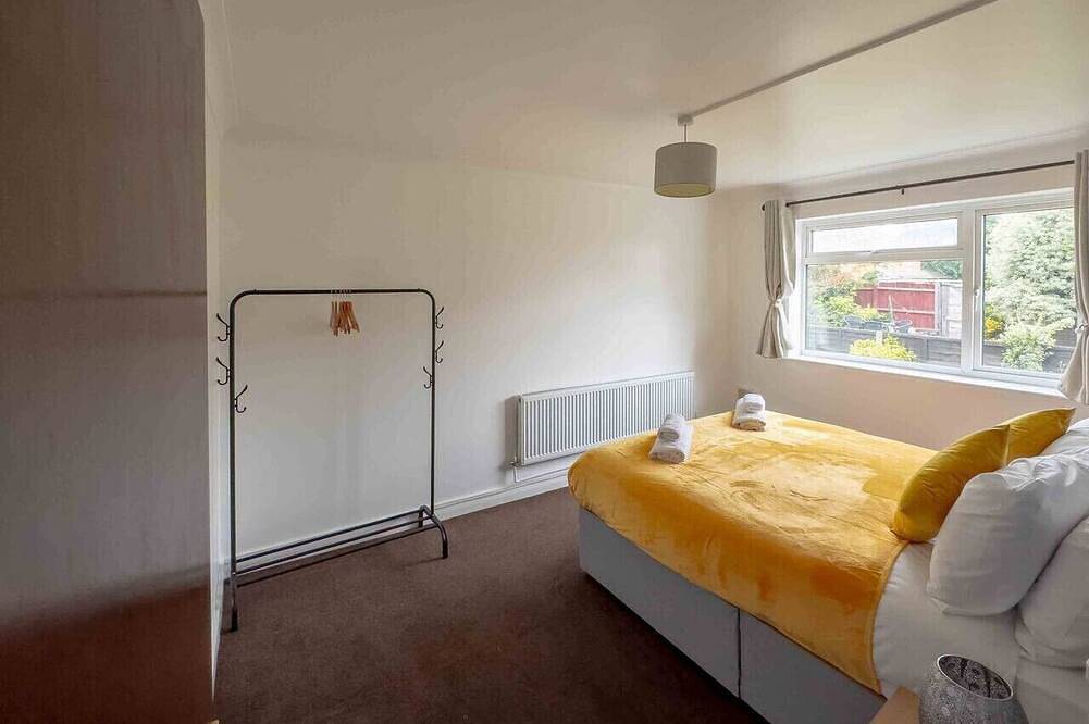 Bright 2-bedroom home with private garden & easy London access in Bexley, Londres