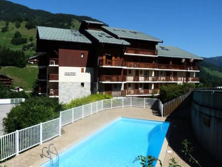 Location de vacances pour 4 personnes, avec piscine et balcon dans Arêches