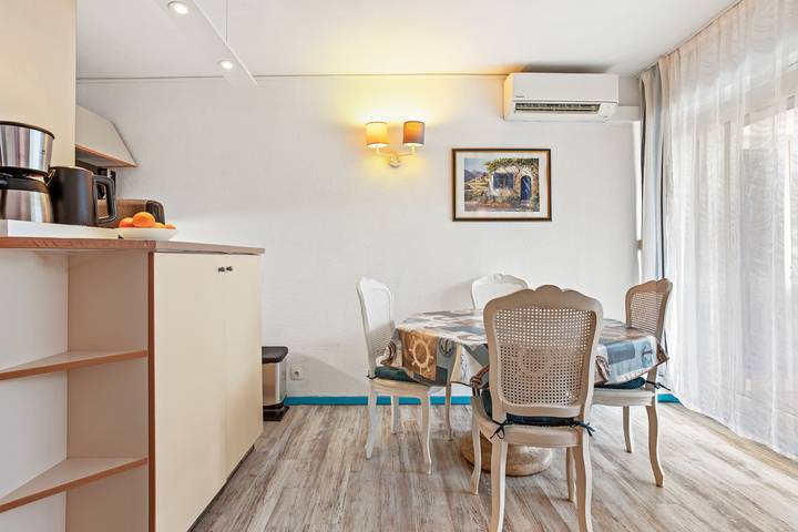 Studio entier, Studio 'Les Parfums De Mimosas' avec terrasse privée et climatisation in Sainte-Maxime, Côte méditerranéenne (France)