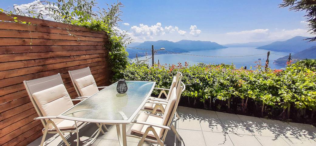 Ferienwohnung für 3 Personen, mit Terrasse und Garten sowie Seeblick und Ausblick in Maccagno con Pino e Veddasca - 2