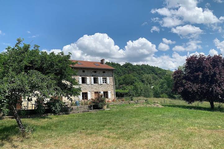 Gîte pour 12 personnes à Roche-en-Régnier