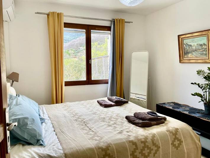 Location de vacances pour 4 personnes, avec piscine ainsi que jardin et vue à Saint-Privat - 2