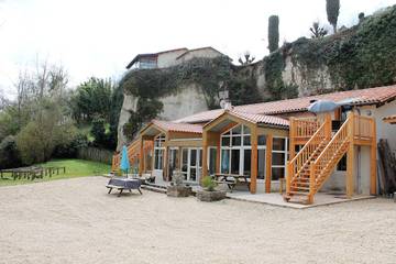 Gîte pour 14 personnes, avec jardin et terrasse à Aubeterre-sur-Dronne