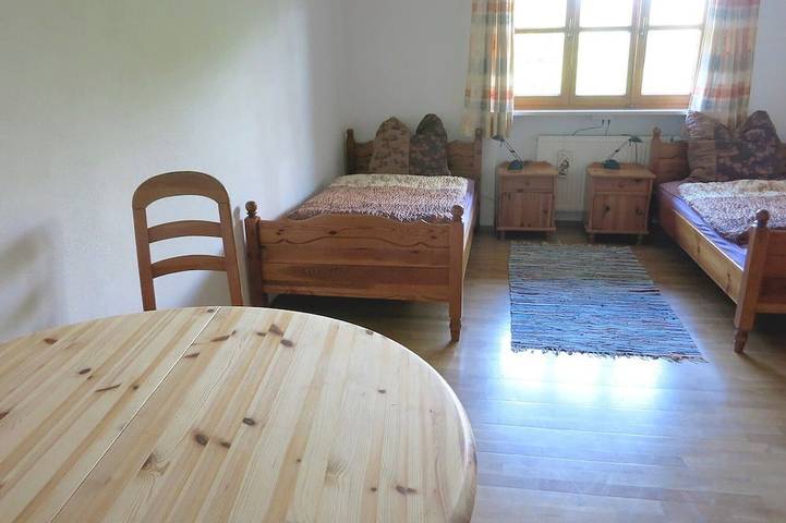 Ganze Wohnung, Sehr ruhige Ferienwohnung mit 2 separaten Schlafzimmern, 75 qm in Burgkirchen an der Alz, Landkreis Altötting