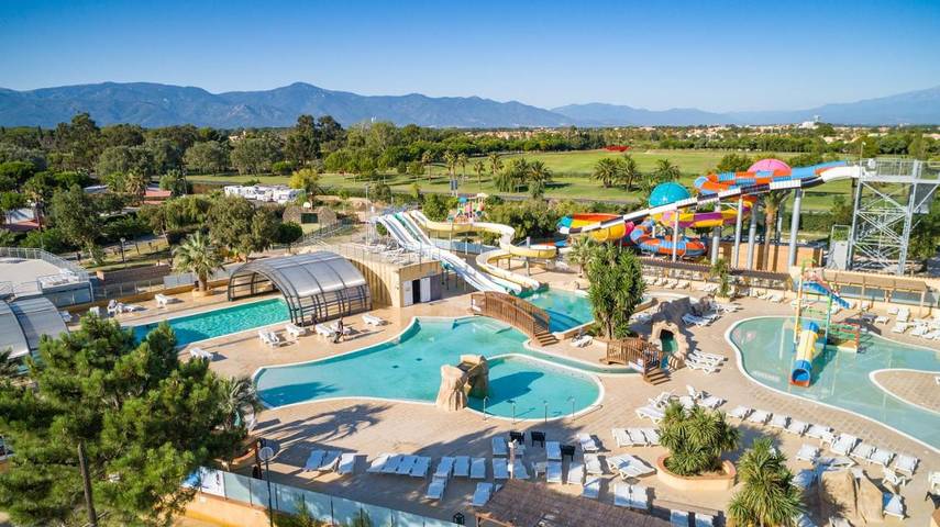 Camping pour 6 personnes, avec bassin pour enfant ainsi que jardin et piscine dans Saint-Cyprien-Plage - 3