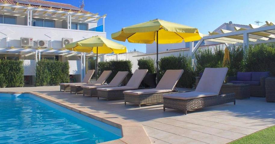 Casa de huéspuedes para 2 personas, con Balcón y Terraza además de Jardín y Piscina en Monte Gordo