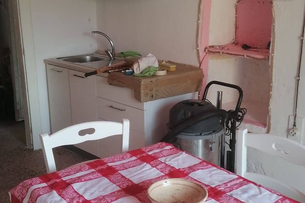 Ganze Wohnung, Tranquil 1-bedroom apartment in enchanting Badolato, in Badolato, Catanzaro Provinz