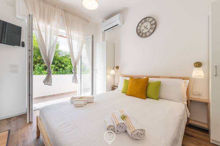 Ganze Wohnung, Ferienwohnung für 2 Personen mit Balkon/Terrasse in Cagliari, Campidano