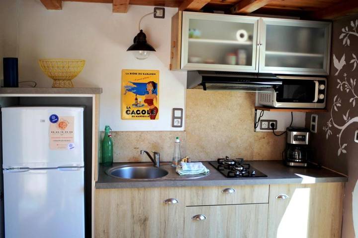 Location de vacances pour 2 personnes, avec Jacuzzi et Terrasse ainsi que Jardin et Piscine à Meyreuil - 3