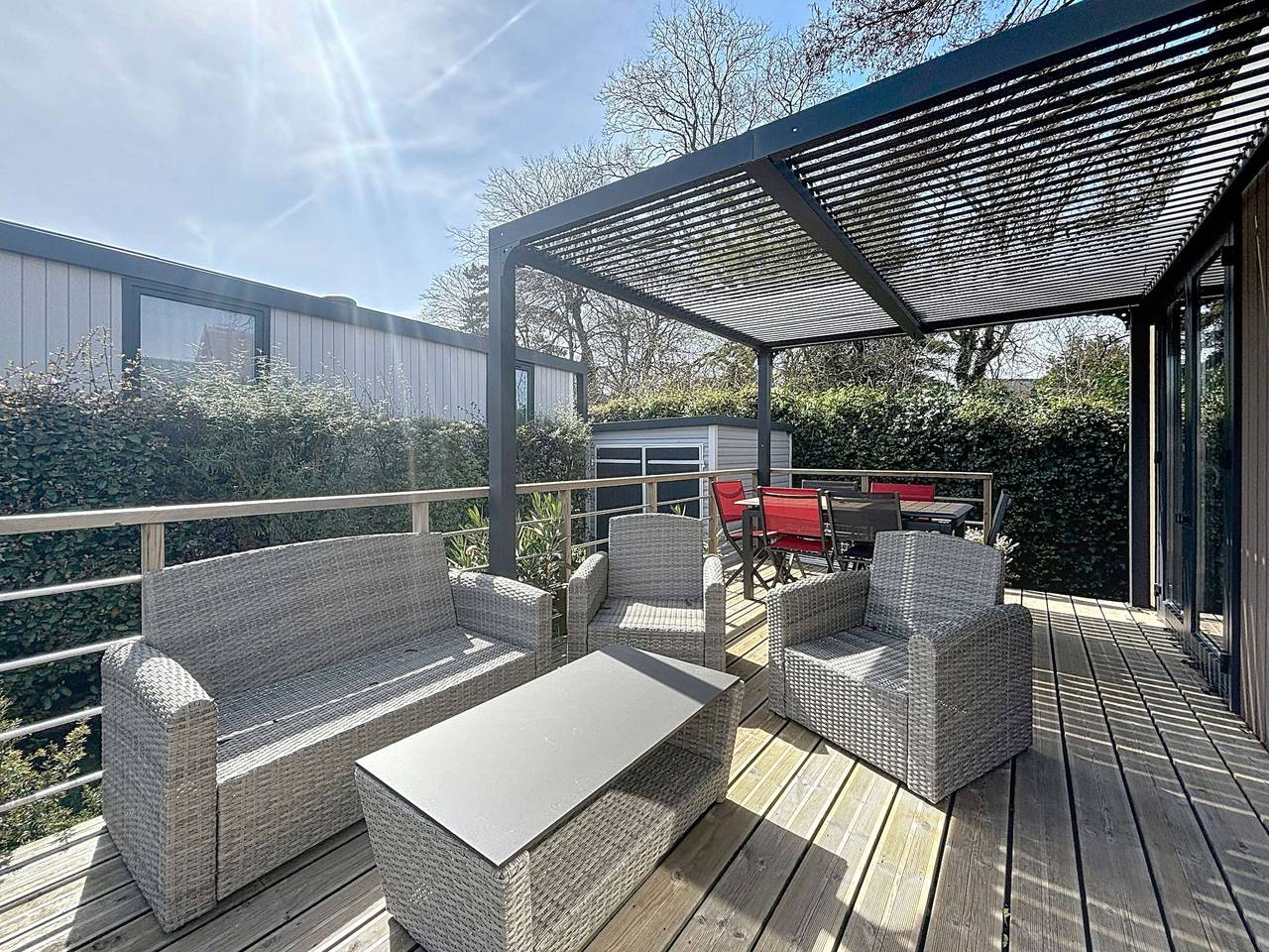 Mobil-home Grand Confort à 200m de la plage, 4 pers, piscine chauffée, parking, Wi-Fi inclus in Jullouville, Côte de la Déroute