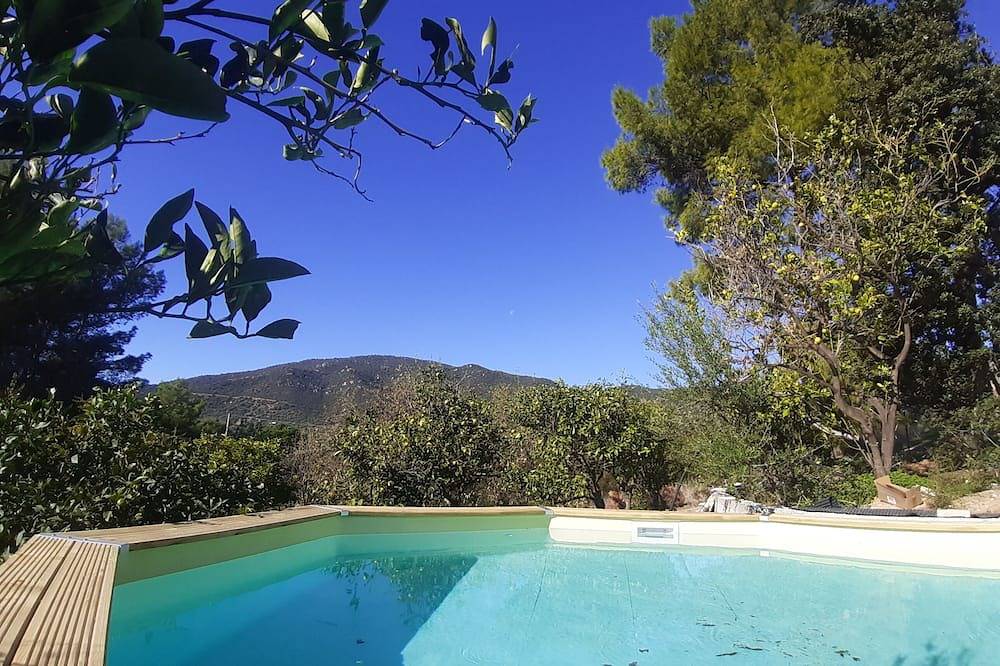 Comfortable country house with garden and private pool, 4km from Solanas beach. in Solanas, Comune di Sìnnia