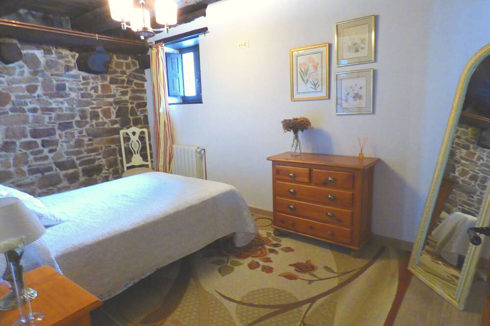 Entire apartment, Cozy apartment with rural charm at La Viliella in Cangas del Narcea, Naturpark Fuentes del Narcea, Degaña e Ibias