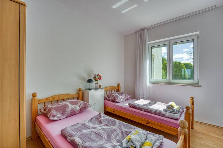 Ganze Wohnung, Two-Bedroom Apartment with Terrace in Nova Vas, Porec und Umgebung