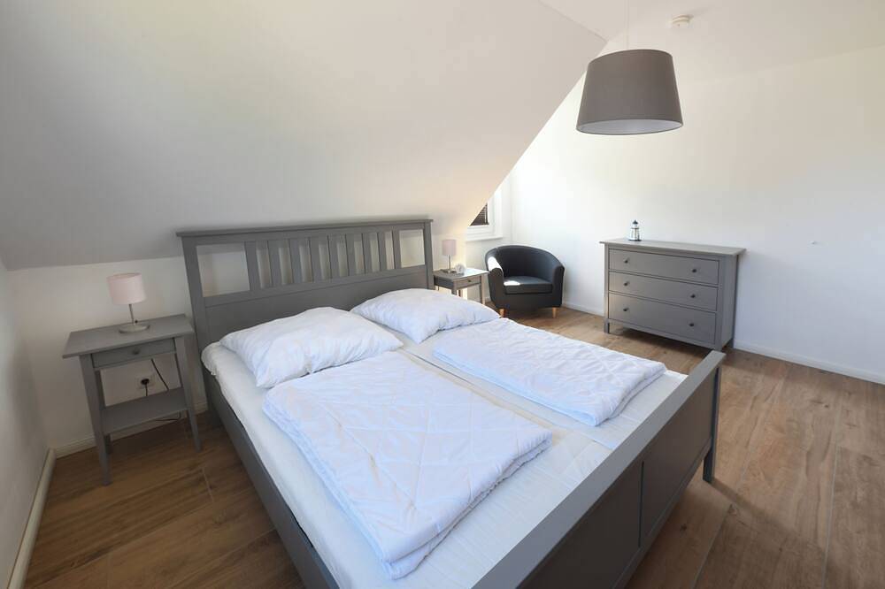 Ferienhaus exklusiv in Strandnähe, Sauna,Kamin, familienfreundlich,Wlan,Garten in Wiek, Rügen