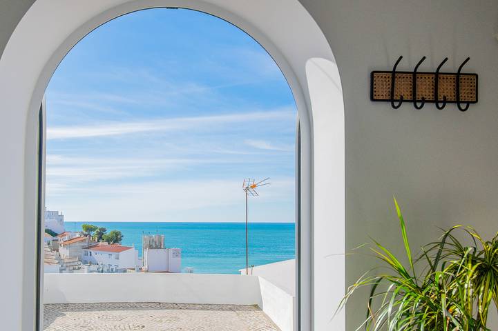 Villa für 4 Personen, mit Terrasse und Garten in Carvoeiro - 2