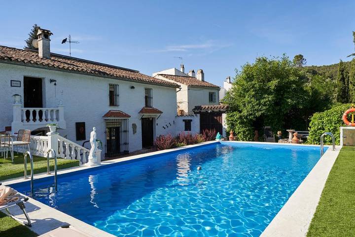 Casa rural para 4 personas, con jacuzzi además de jardín y piscina en Segura de la Sierra