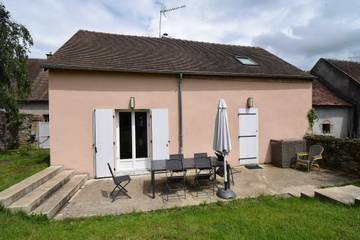 Gîte pour 6 personnes, avec terrasse à Souvigny