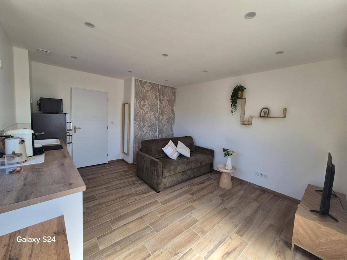 Appartement entier, One-Bedroom Apartment in Saint-Maurice-l'Exil, Région de Vienne