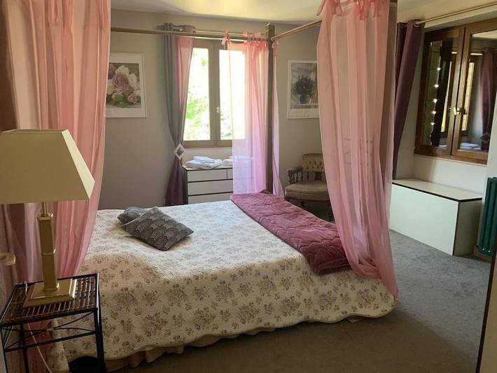 Location de vacances pour 5 personnes, avec jardin ainsi que vue et piscine, animaux acceptés à Marcillac-Saint-Quentin - 3