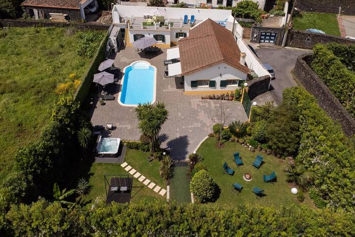 Casa de férias para 8 pessoas, com vista e piscina e ainda jardim na Ilha de São Miguel