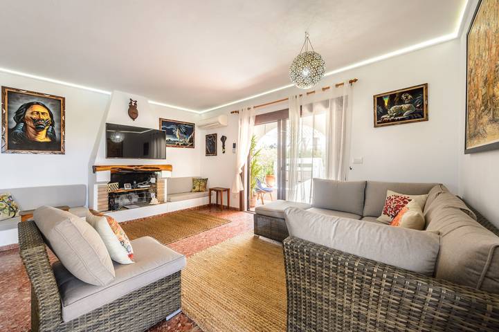 Ruim Vakantiehuis "Ca Nostra Ibiza" met Zwembad, Tuin en Terras in Port d'es Torrent, Sant Josep de sa Talaia
