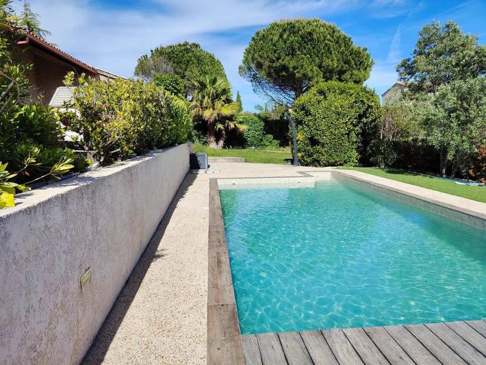 Location de vacances pour 8 personnes, avec jardin et piscine à Roquefort-la-Bédoule - 2