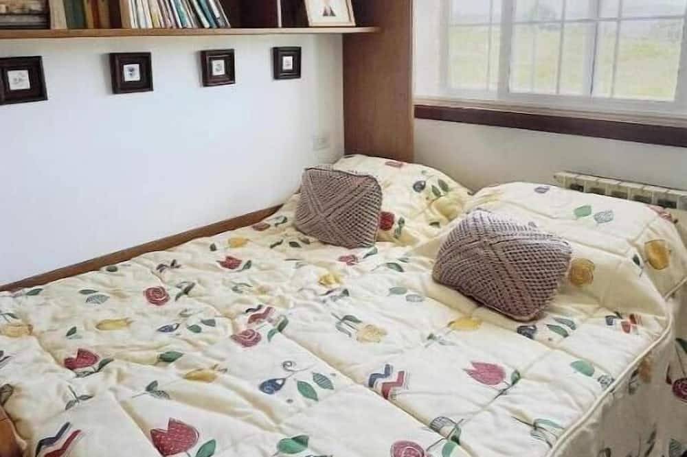 Apartamento en primera planta de casa cerca Camino Inglés (Apta para mascotas) in Abegondo, Costa de Galicia