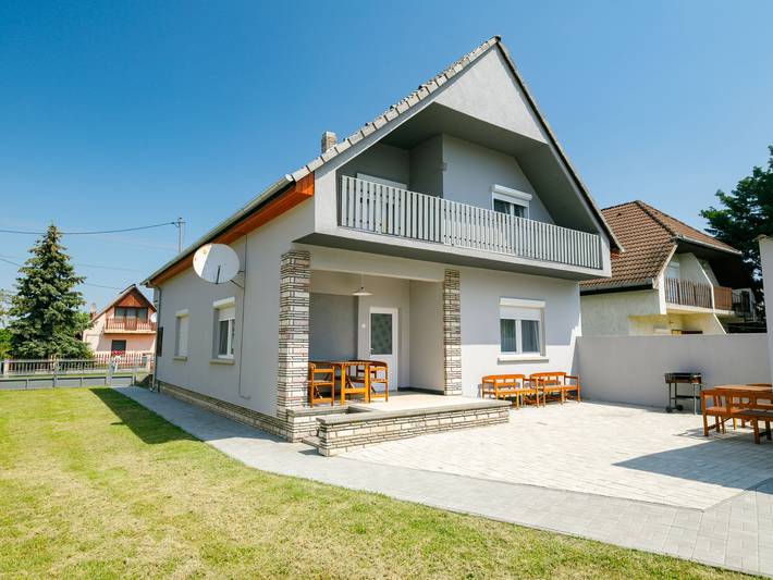 Ferienhaus für 10 Personen, mit Garten und Balkon in Balatonfenyves