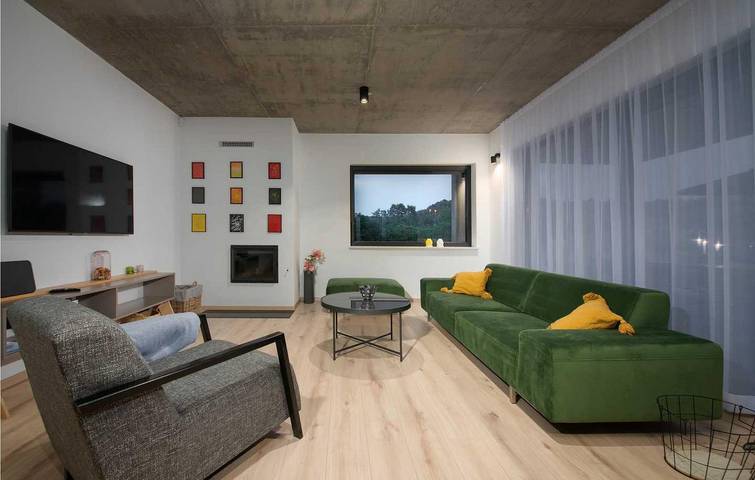 Modern Apartment with WiFi, Terrace & Parking in Visnjan in Općina Višnjan, Porec region